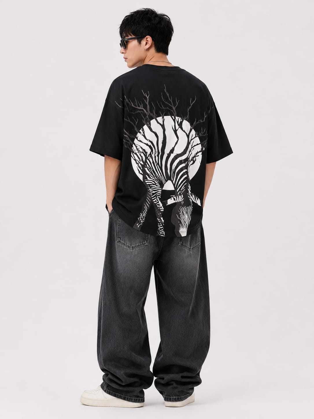Men's Oversized Minimal Flame Logo Graphic T-Shirt – Black - Image 2